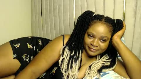 Snapshot of queenofsouls chatting on 12-16-24, 05:06 . online show from 12-16-24, 05:06