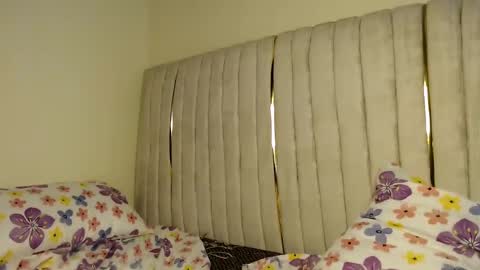 Snapshot of queenofsouls chatting on 01-01-25, 05:54 . online show from 01-01-25, 05:54