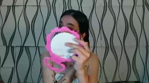 Snapshot of queenpaulaxx chatting on 12-04-24, 11:30 Paula watson online show from 12-04-24, 11:30