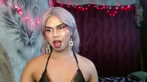 queenpinayebony_xx online show from 05-15-26, 11:39