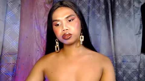 Snapshot of queenpinayebony_xx chatting on 05-31-26, 01:29 queenpinayebony_xx online show from 05-31-26, 01:29
