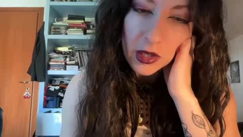 queenselket online show from 04-22-26, 10:28