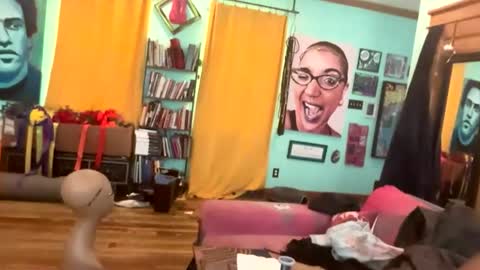 Queen Hilarity online show from 02-18-26, 06:15