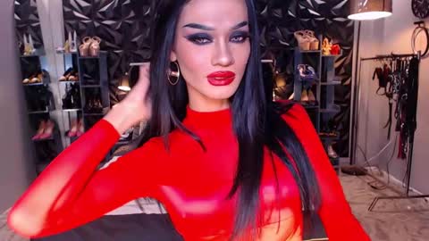 Snapshot of queenvalentinats chatting on 02-15-25, 05:51 ValentinaMoone online show from 02-15-25, 05:51