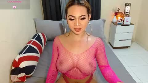 Snapshot of queenversa69 chatting on 12-18-24, 11:51 DANA online show from 12-18-24, 11:51