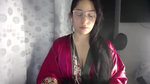 Snapshot of queenvictoria2023 chatting on 05-14-26, 03:35 Paola online show from 05-14-26, 03:35