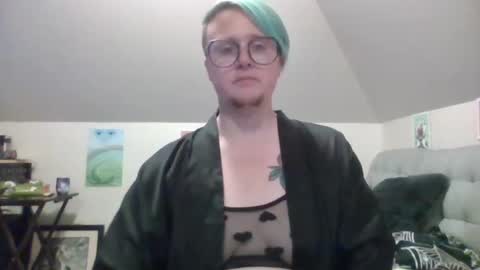 Snapshot of queerlyjaz chatting on 09-27-25, 02:27 queerlyjaz online show from 09-27-25, 02:27