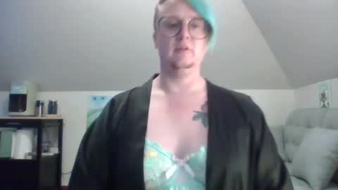 Snapshot of queerlyjaz chatting on 09-30-25, 01:43 queerlyjaz online show from 09-30-25, 01:43