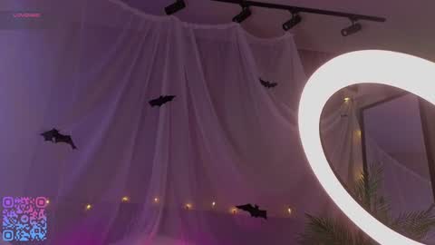 Teri  My favorite vibes 77 101 222 666 online show from 10-27-25, 01:09