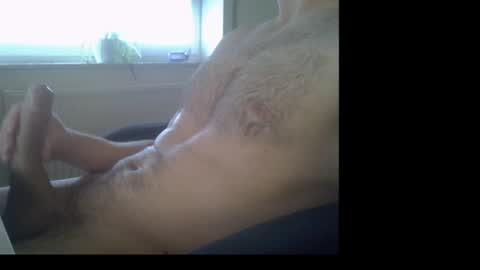 Snapshot of queutsch chatting on 06-11-26, 09:18 queutsch online show from 06-11-26, 09:18