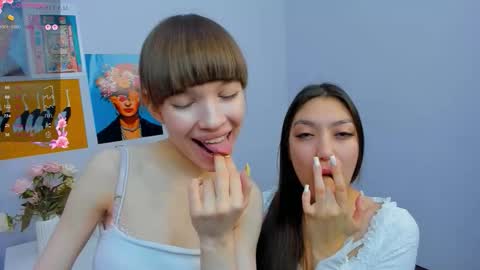 Snapshot of quietbloom chatting on 10-19-25, 05:41 Hello my name is Alia online show from 10-19-25, 05:41
