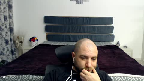 Snapshot of r0bila chatting on 01-29-25, 08:35 R0bila online show from 01-29-25, 08:35