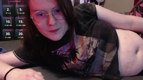 Snapshot of r0sewiththorns chatting on 05-30-26, 12:08 R0seWithThorns online show from 05-30-26, 12:08