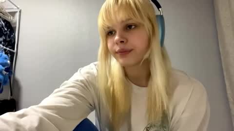 Snapshot of raguellipscombe chatting on 04-12-26, 12:21 Eshly online show from 04-12-26, 12:21