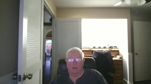 raiderman215 online show from 12-04-25, 03:32