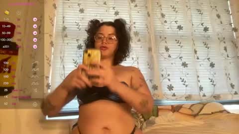 Snapshot of rainbowemilyxo chatting on 03-26-26, 06:35 Rainbow Emily online show from 03-26-26, 06:35
