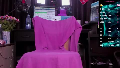 Laura online show from 11-26-25, 03:51