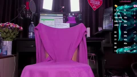 Laura online show from 01-06-26, 03:32