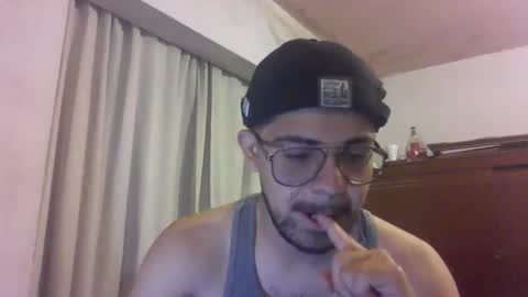 ralphillips25 online show from 12-19-25, 05:03