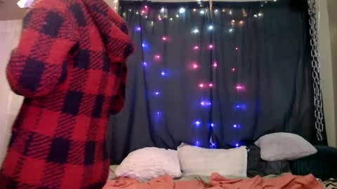 Snapshot of ramonaquinn chatting on 01-21-25, 08:41 RAMONA Q online show from 01-21-25, 08:41