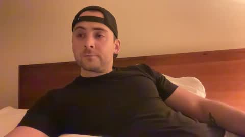 Snapshot of randomdude5950 chatting on 12-18-24, 02:32 randomdude5950 online show from 12-18-24, 02:32