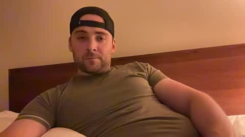 Snapshot of randomdude5950 chatting on 09-22-25, 01:51 randomdude5950 online show from 09-22-25, 01:51