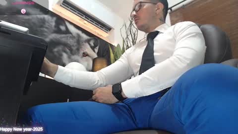 Snapshot of randylukehot chatting on 02-14-25, 06:19 randylukehot online show from 02-14-25, 06:19