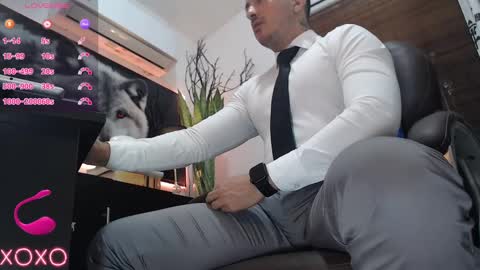 Snapshot of randylukehot chatting on 09-25-25, 10:19 randylukehot online show from 09-25-25, 10:19