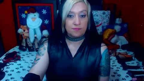 Snapshot of randymaturex01 chatting on 12-28-24, 05:23 Sonia online show from 12-28-24, 05:23