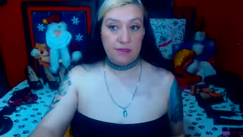 Snapshot of randymaturex01 chatting on 12-29-24, 11:39 Sonia online show from 12-29-24, 11:39