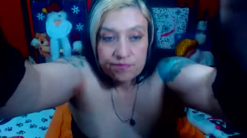 Snapshot of randymaturex01 chatting on 12-30-24, 03:36 Sonia online show from 12-30-24, 03:36
