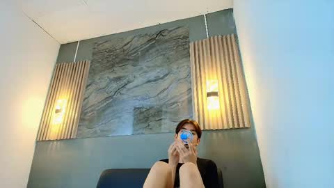 raphael_nyon1 online show from 05-12-26, 12:35