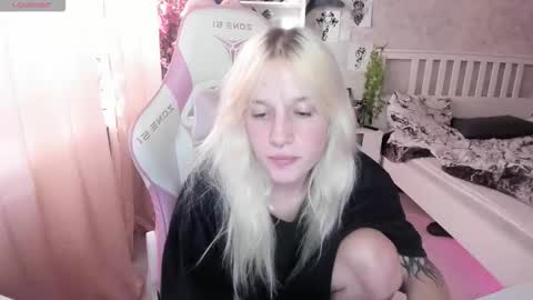 Snapshot of rapunzel_cute chatting on 10-03-25, 01:30 Rapunzel online show from 10-03-25, 01:30