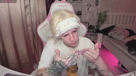 Rapunzel online show from 11-21-25, 01:21