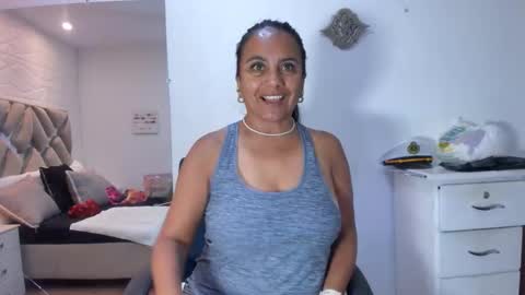 Raquel Moore  online show from 12-04-25, 11:41