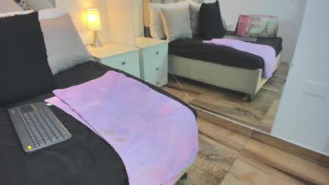 Raquel Moore  online show from 02-01-26, 09:57