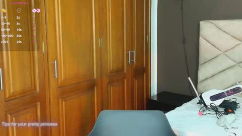 Raquel online show from 09-15-25, 07:47