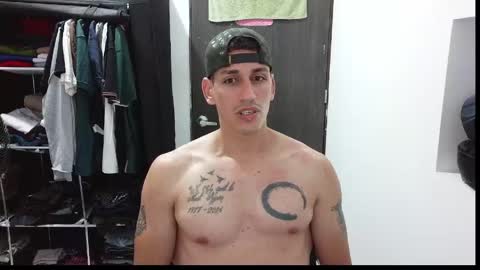 Snapshot of raul240335 chatting on 05-12-26, 02:30 Raul online show from 05-12-26, 02:30