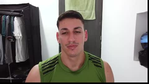 Snapshot of raul240335 chatting on 06-06-26, 01:00 Raul online show from 06-06-26, 01:00