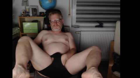 Snapshot of raunchyme chatting on 09-27-25, 10:15 Raunchy me online show from 09-27-25, 10:15
