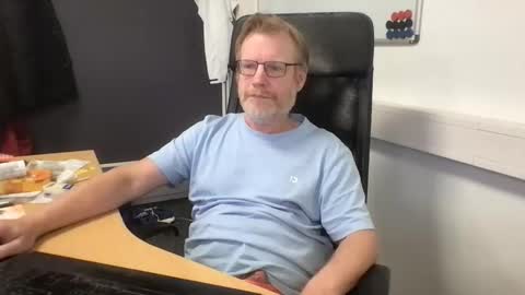 Raunchy me online show from 12-01-25, 02:33