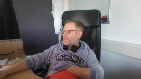 Raunchy me online show from 12-15-25, 02:32