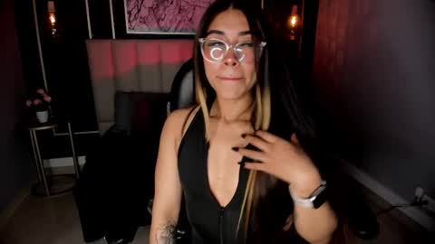 Snapshot of raven_dooll chatting on 10-25-25, 05:15 Raven online show from 10-25-25, 05:15