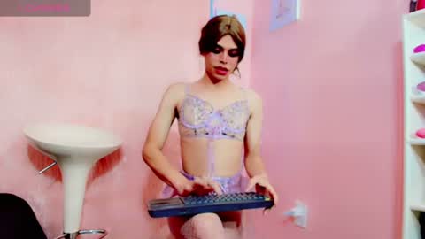Snapshot of raven_estrada_ chatting on 07-28-26, 03:13 Raven Estrada online show from 07-28-26, 03:13