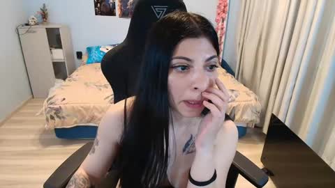 Snapshot of raven_haired_goddess chatting on 05-01-26, 06:51 raven_haired_goddess online show from 05-01-26, 06:51