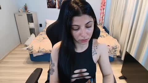 Snapshot of raven_haired_goddess chatting on 05-05-26, 07:27 raven_haired_goddess online show from 05-05-26, 07:27