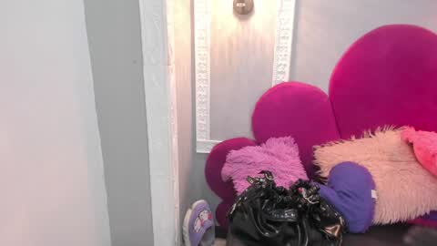 raven_loove online show from 05-11-26, 06:49