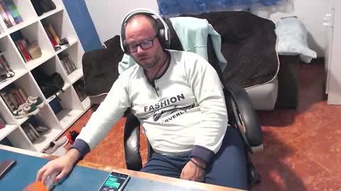 ravingr3d3 online show from 11-12-25, 11:25