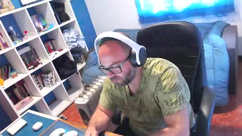 Snapshot of ravingr3d3 chatting on 04-24-26, 08:28 ravingr3d3 online show from 04-24-26, 08:28