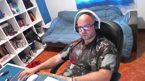 Snapshot of ravingr3d3 chatting on 04-29-26, 05:30 ravingr3d3 online show from 04-29-26, 05:30